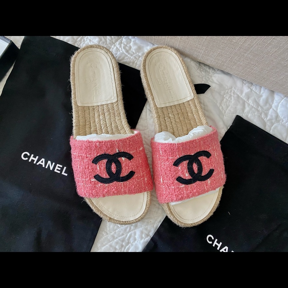 CHANEL SLIDES